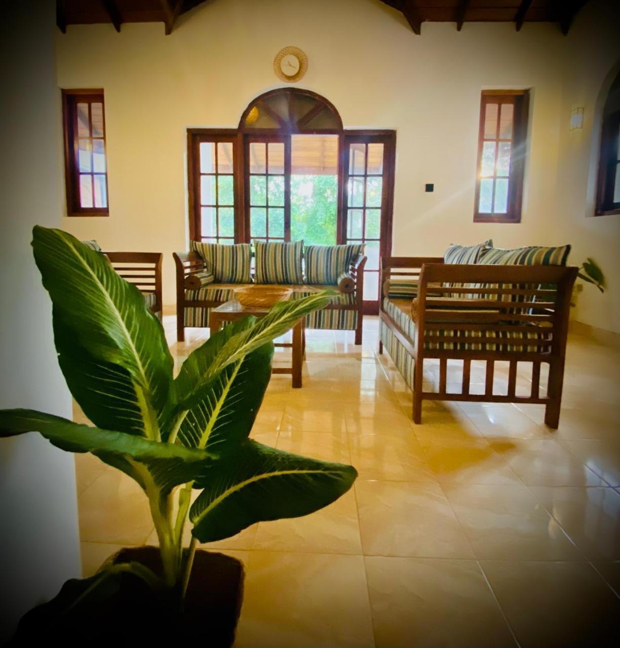 Kingcity Resort Anuradhapura Ngoại thất bức ảnh