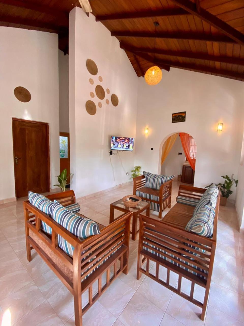 Kingcity Resort Anuradhapura Ngoại thất bức ảnh